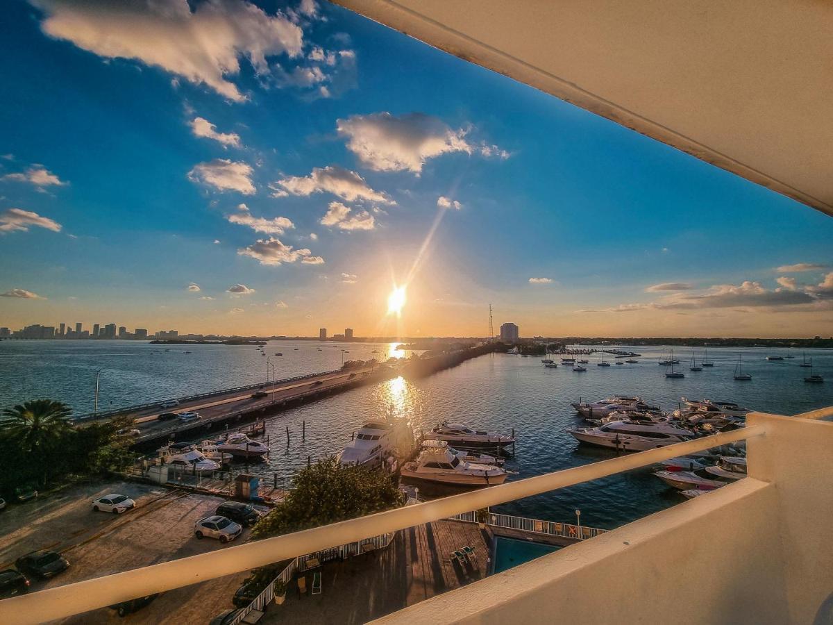 Bayfront Apartment Breathtaking Views- One Bedroom W Balcony- Living Room -Free Parking Miami Beach Kültér fotó