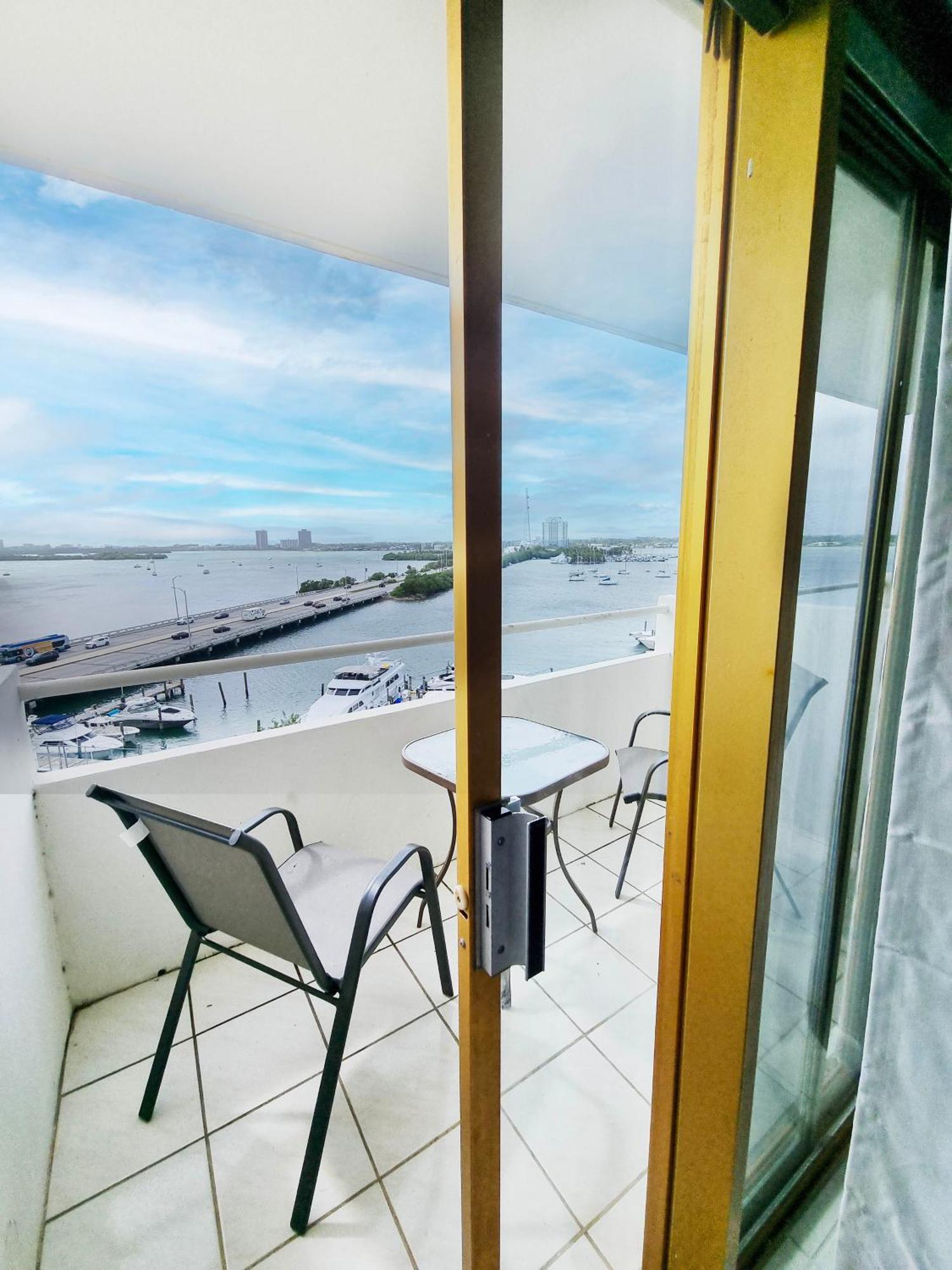 Bayfront Apartment Breathtaking Views- One Bedroom W Balcony- Living Room -Free Parking Miami Beach Kültér fotó